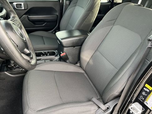 Used 2023 Jeep Gladiator Sport w/ Off Road Group image 18