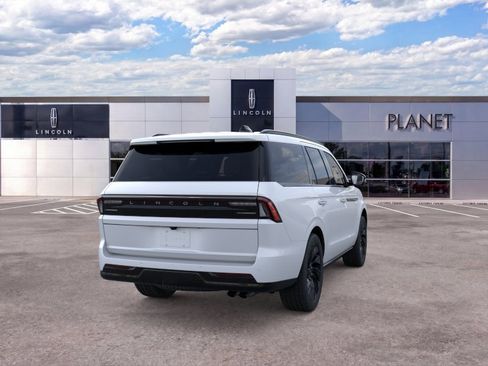 New 2026 Lincoln Navigator Reserve w/ Jet Appearance Package AWD/4WD image 8
