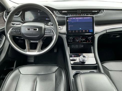 Used 2024 Jeep Grand Cherokee L Limited image 17