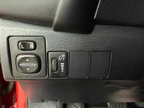 Used 2017 Toyota Corolla LE FWD image 15