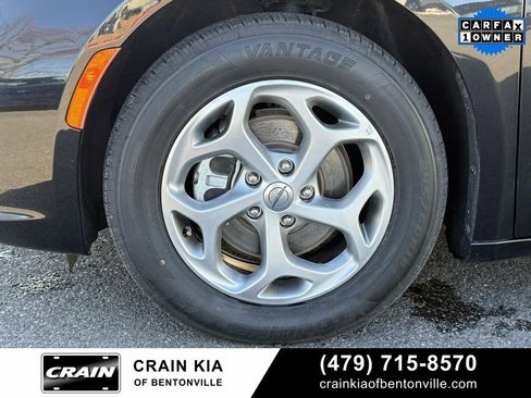 Used 2023 Chrysler Pacifica Limited image 36