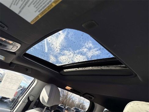 Used 2022 Toyota Sienna XSE image 16