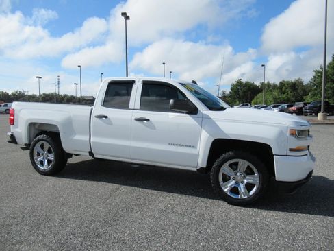 Used 2018 Chevrolet Silverado 1500 Custom w/ Trailering Package RWD image 2