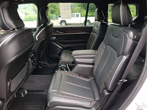 Used 2022 Jeep Grand Cherokee L Summit w/ Advanced Protech Group IV AWD/4WD image 10