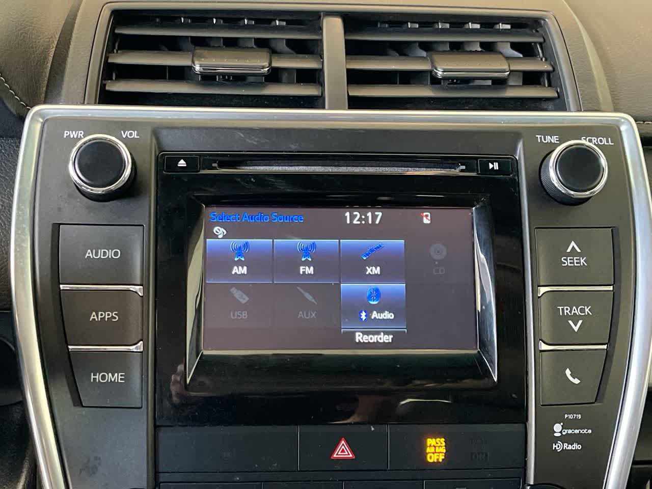 Used 2015 Toyota Camry SE FWD image 16