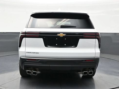 Used 2025 Chevrolet Traverse LT FWD image 4