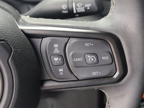 Used 2025 Jeep Gladiator Mojave w/ Convenience Group AWD/4WD image 28