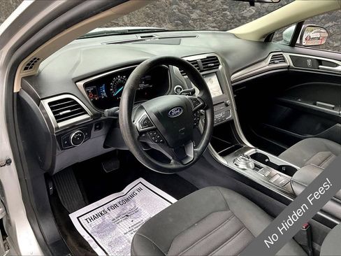 Used 2018 Ford Fusion SE w/ Fusion SE Technology Package FWD image 12