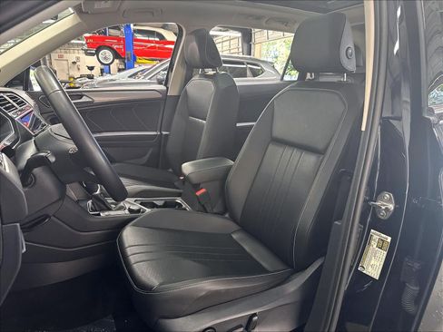 Used 2024 Volkswagen Tiguan SE w/ Panoramic Sunroof Package AWD/4WD image 24