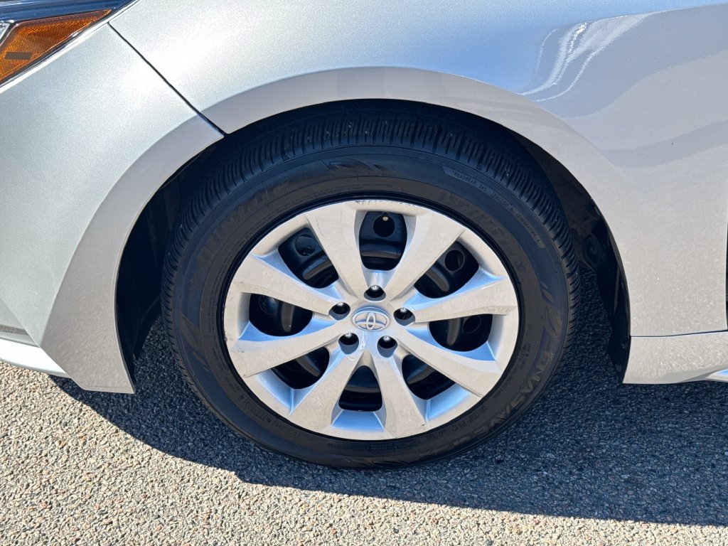 Used 2025 Toyota Corolla LE FWD image 42