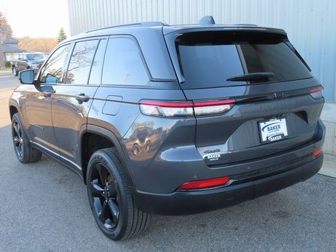 Used 2023 Jeep Grand Cherokee Altitude image 9