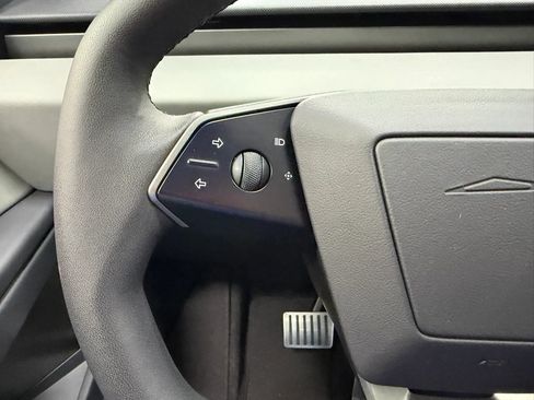 Used 2024 Tesla Cybertruck AWD Crew Cab image 27
