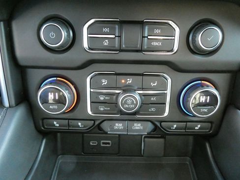 Used 2021 Chevrolet Tahoe LT image 29