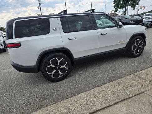 Used 2023 Rivian R1S Adventure AWD/4WD image 32