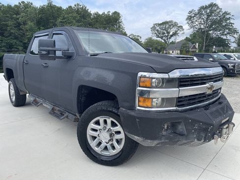 Used 2017 Chevrolet Silverado 2500 LT w/ LT Convenience Package AWD/4WD image 3