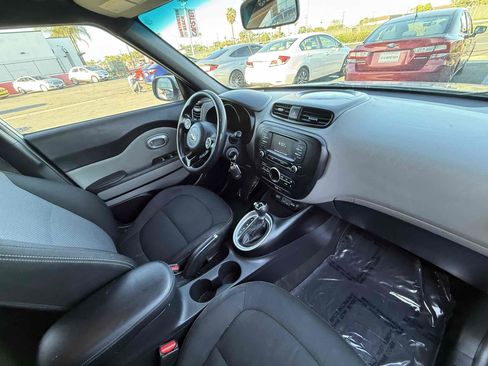 Used 2017 Kia Soul + FWD image 31