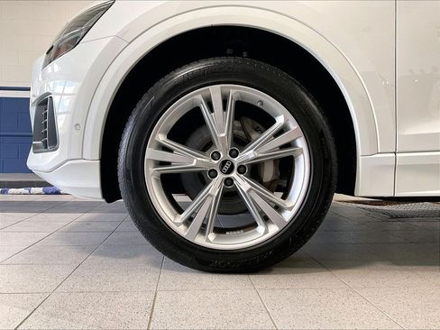 Used 2023 Audi Q8 Premium w/ Convenience Package AWD/4WD image 7