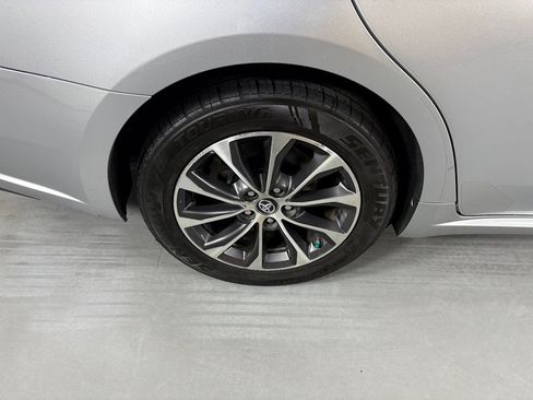 Used 2018 Toyota Avalon XLE w/ All Weather Liner Package FWD image 14