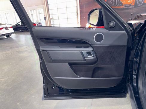 Used 2018 Land Rover Discovery SE image 46