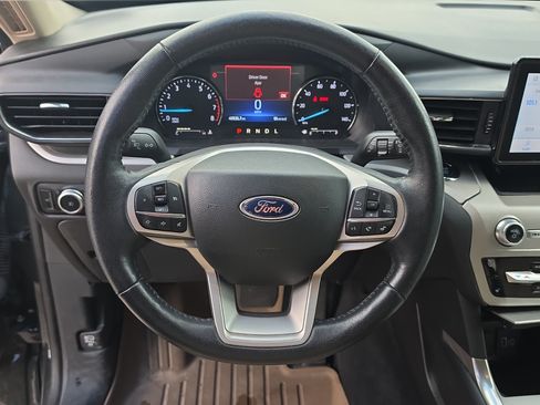Used 2022 Ford Explorer XLT w/ Equipment Group 202A RWD image 12
