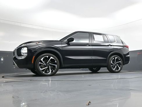 Used 2024 Mitsubishi Outlander SE image 39