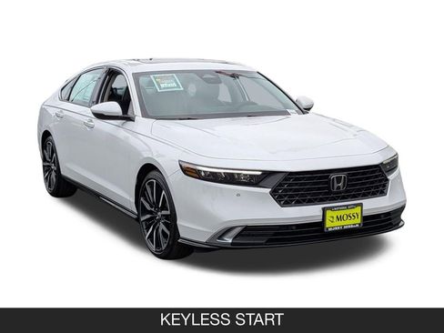 Used 2024 Honda Accord Touring image 2