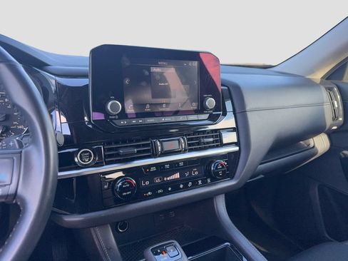 Used 2024 Nissan Pathfinder SV AWD/4WD image 19