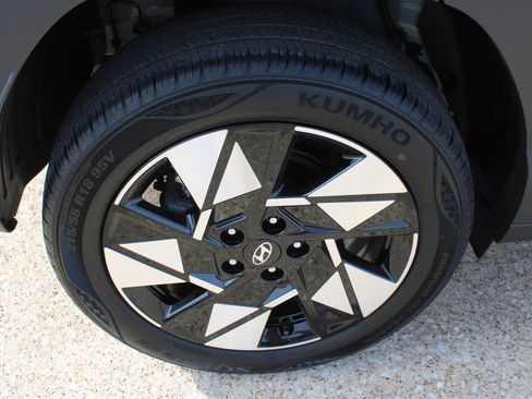 Used 2025 Hyundai Kona SEL image 13