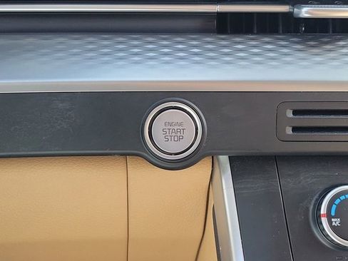 Used 2024 Kia Carnival LX image 33