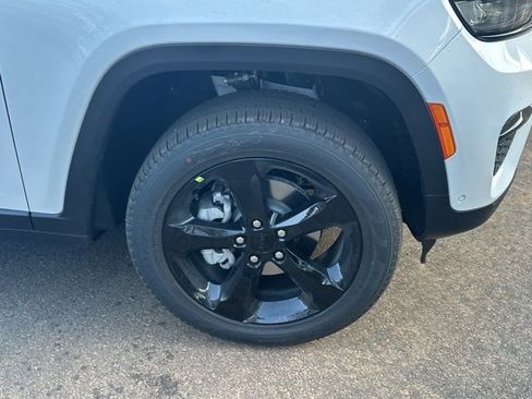 New 2025 Jeep Grand Cherokee Limited w/ Luxury Tech Group II image 12
