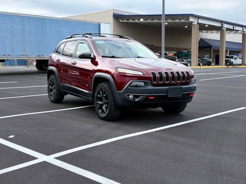 Used 2018 Jeep Cherokee Trailhawk w/ Quick Order Package 27L image 7