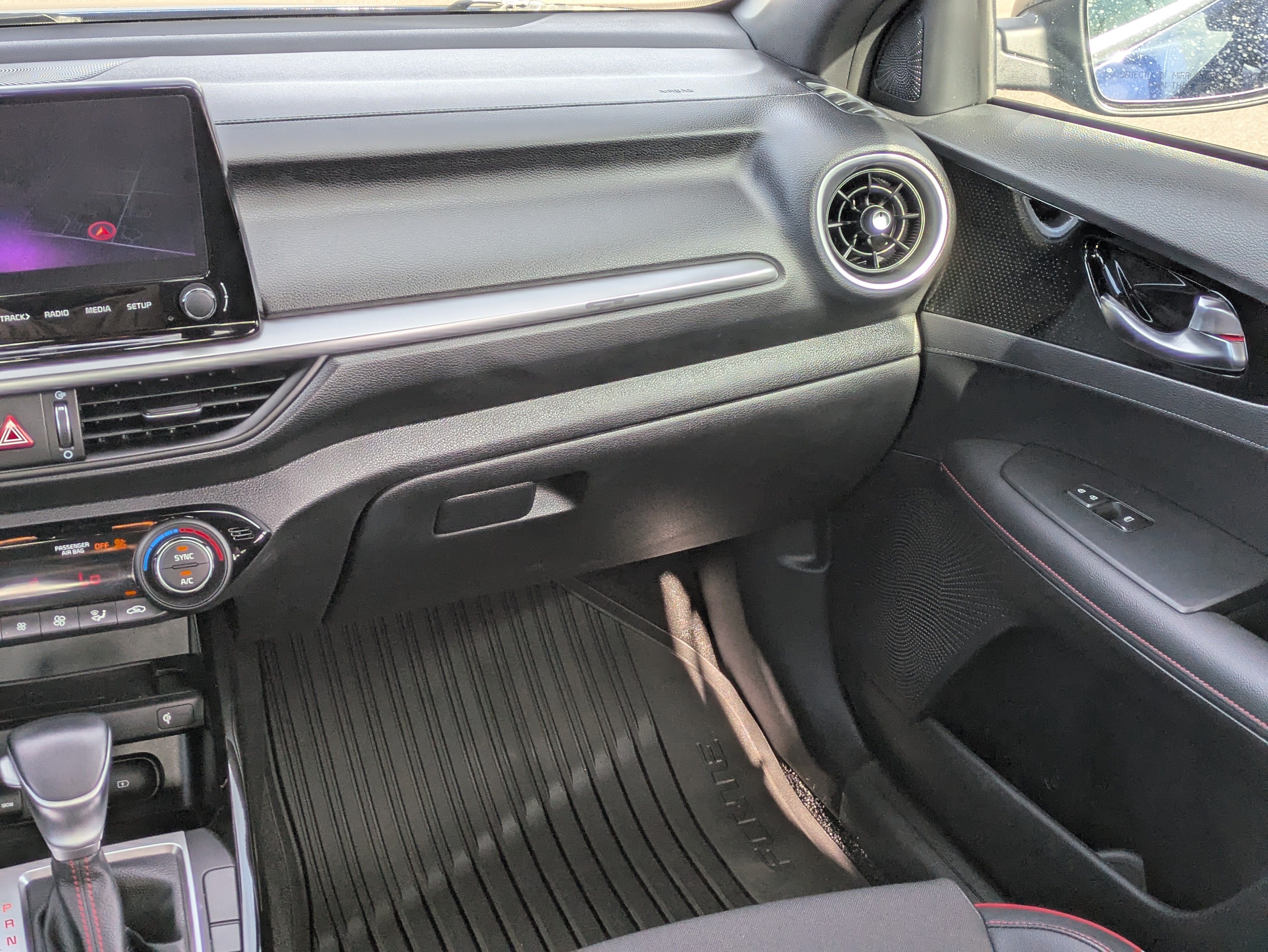 Certified 2024 Kia Forte GT FWD image 17