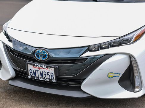 Certified 2021 Toyota Prius Prime XLE FWD image 22