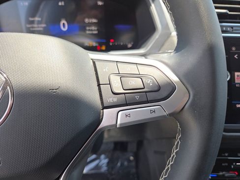 Used 2023 Volkswagen Tiguan SE FWD image 35