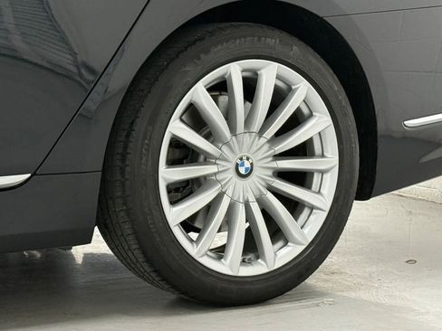 Used 2022 BMW 740i w/ Premium Package RWD image 41