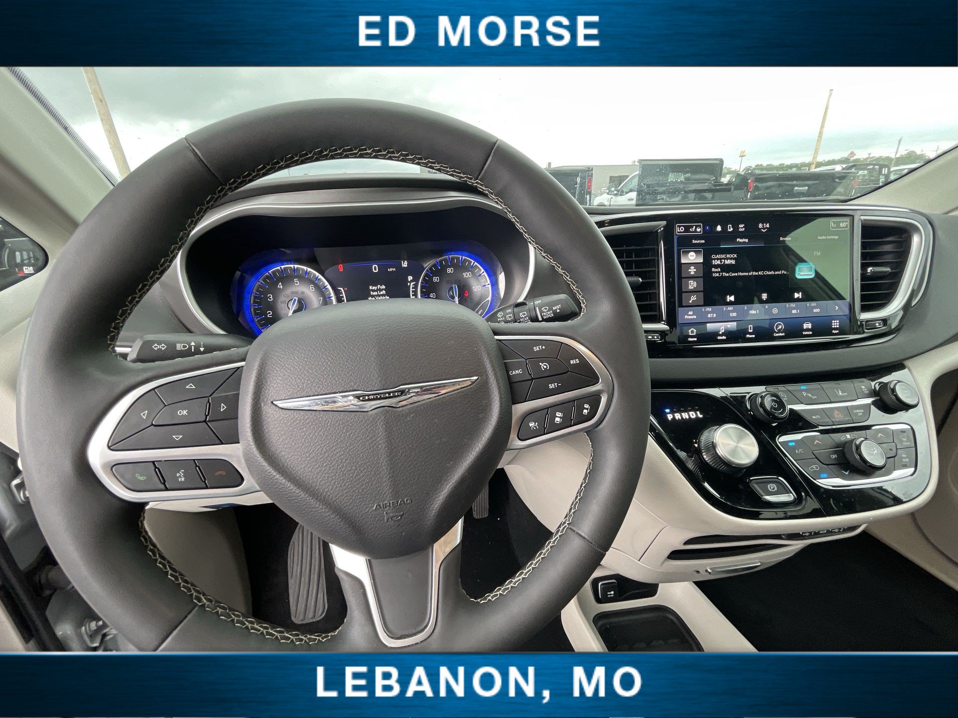 Used 2024 Chrysler Pacifica Touring-L FWD image 11
