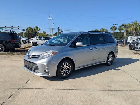 Used 2020 Toyota Sienna XLE FWD image 7