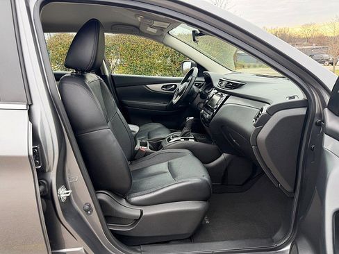 Used 2020 Nissan Rogue Sport SL image 31