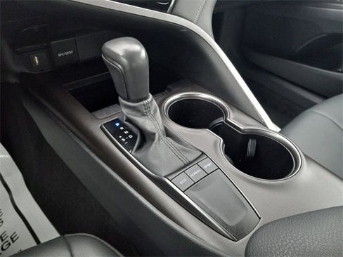 Used 2024 Toyota Camry SE image 21