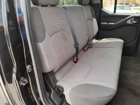 Used 2010 Suzuki Equator Sport image 23