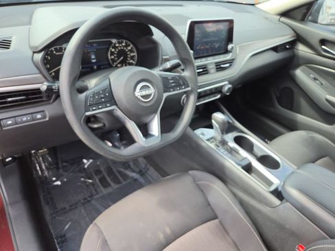 Used 2024 Nissan Altima 2.5 SV FWD image 14