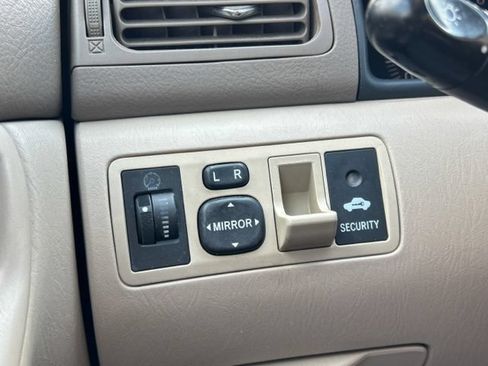Used 2006 Toyota Corolla LE w/ Audio Value Pkg FWD image 26