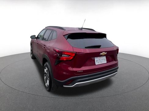 Used 2025 Chevrolet Trax LT image 11