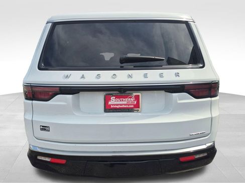 Used 2024 Jeep Wagoneer L Series II w/ Flexible Seating Group image 5