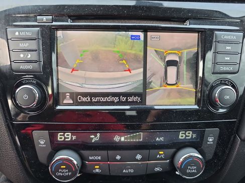 Used 2018 Nissan Rogue SL w/ Premium Package FWD image 9