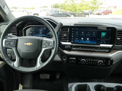 Used 2025 Chevrolet Silverado 2500 LT w/ Convenience Package AWD/4WD image 28