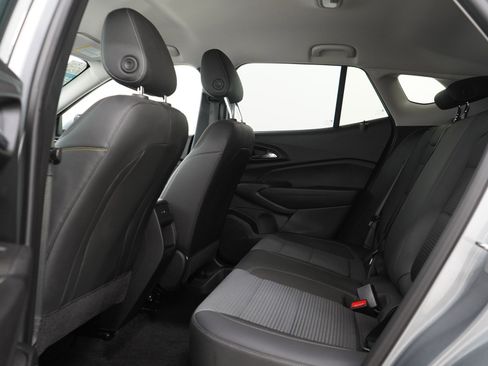 Used 2024 Chevrolet Trax LT w/ Driver Confidence Package FWD image 19