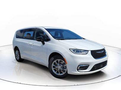 Used 2026 Chrysler Pacifica Select