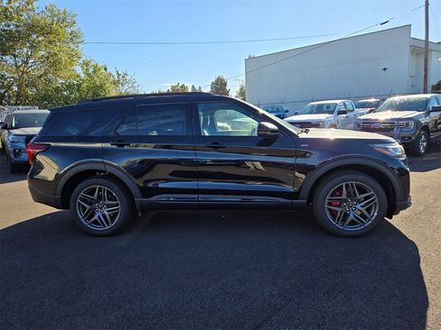 New 2025 Ford Explorer ST-Line w/ Premium Package image 4