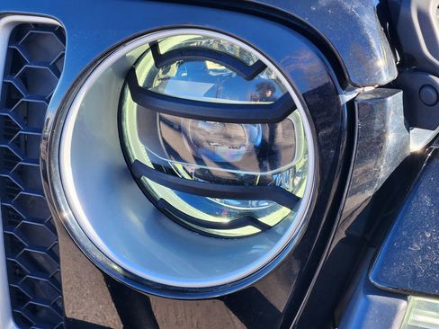 Used 2020 Jeep Gladiator Overland image 7